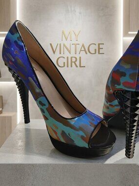 9 & Co Jagged Heel Open Toe Pump